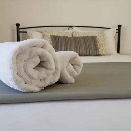 White Wave 3 Apartment Kamári
