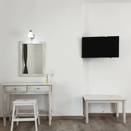 White Wave 3 Kamari (Santorini)